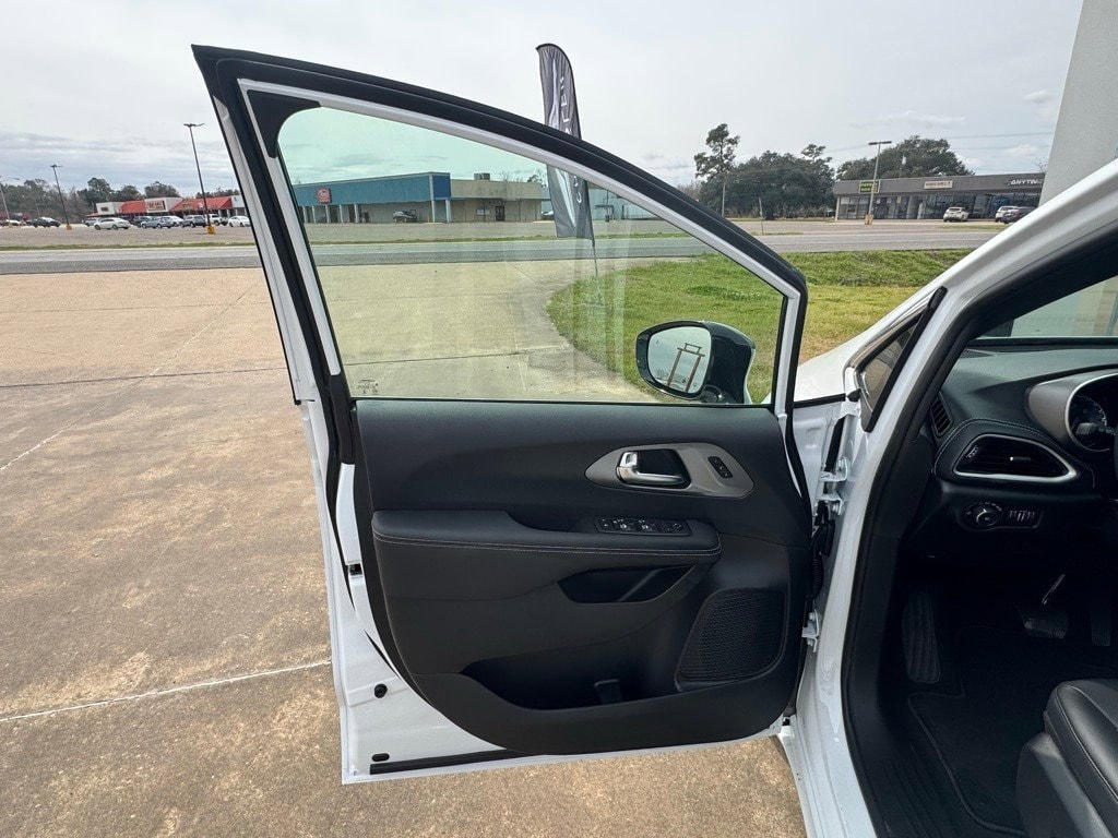 2025 Chrysler Pacifica Select - Photo 10
