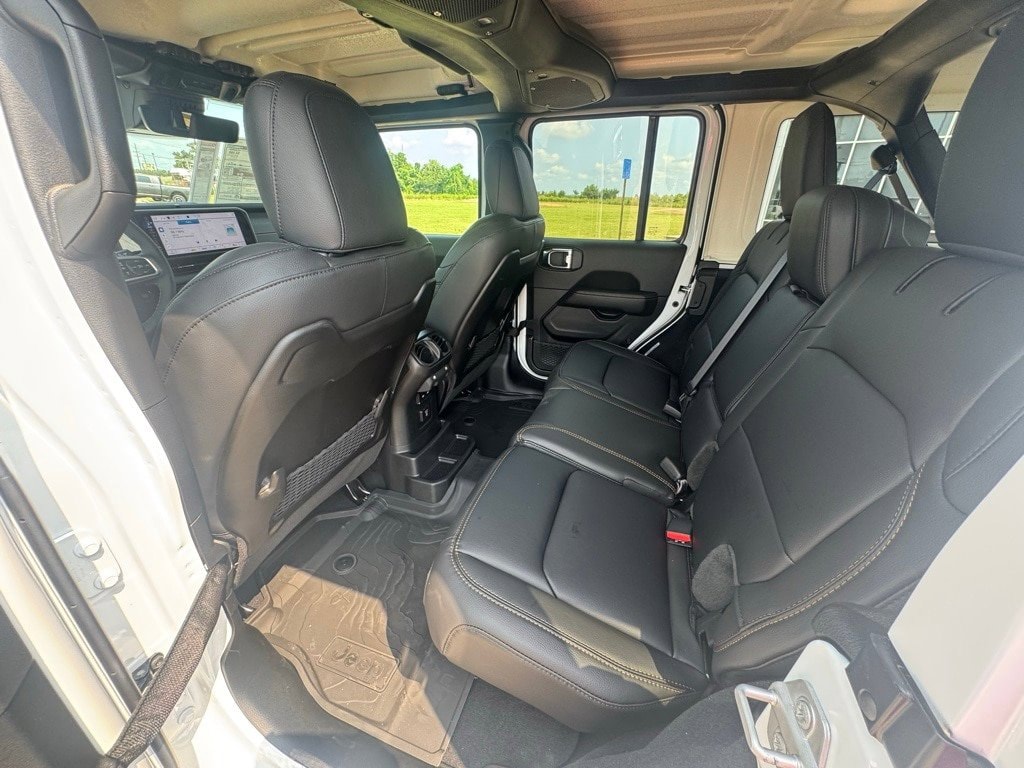 2025 Jeep Wrangler 4-Door Sahara - Photo 17