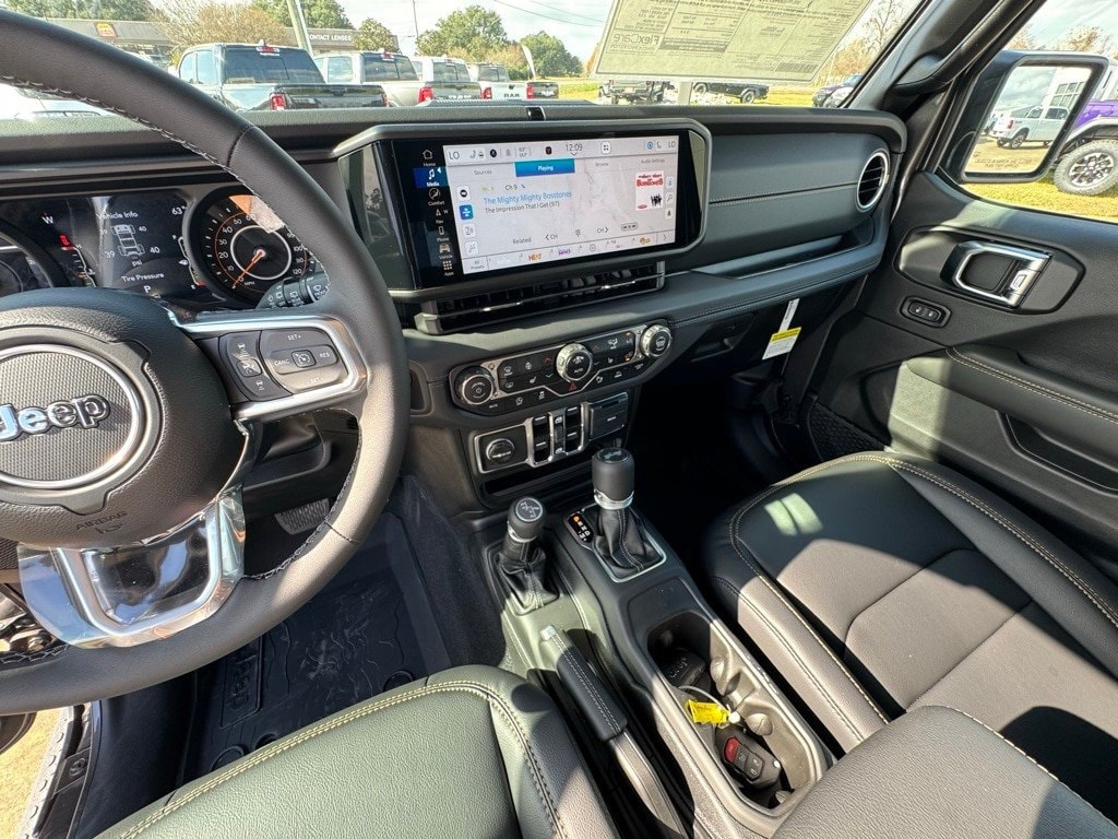 2025 Jeep Wrangler 4-Door Sahara - Photo 13