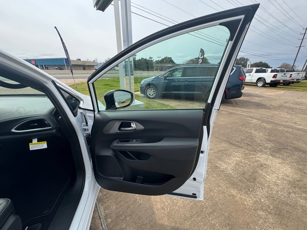 2025 Chrysler Pacifica Select - Photo 21