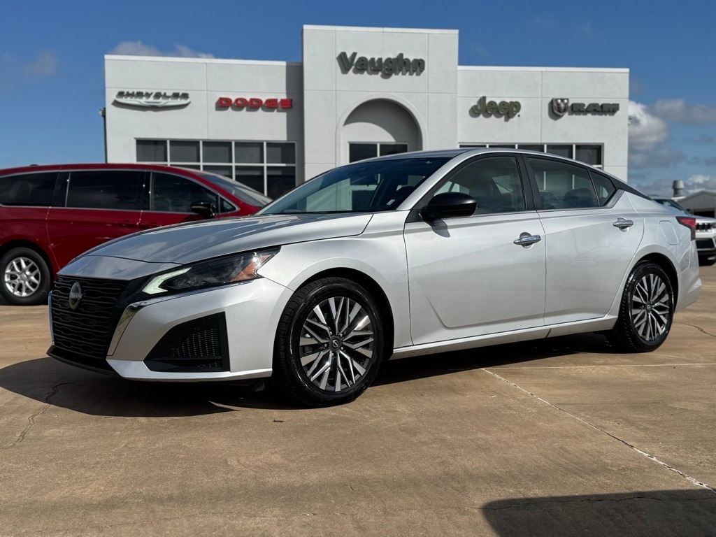 Used 2024 Nissan Altima 2.5 SV Sedan