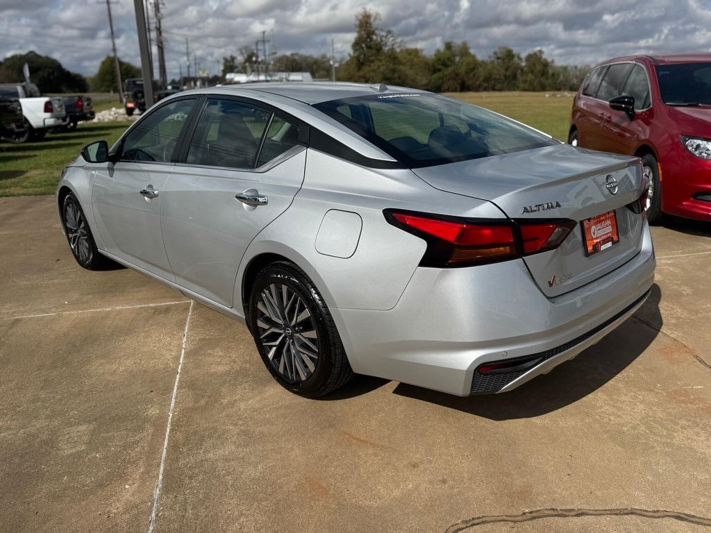 Used 2024 Nissan Altima 2.5 SV Sedan