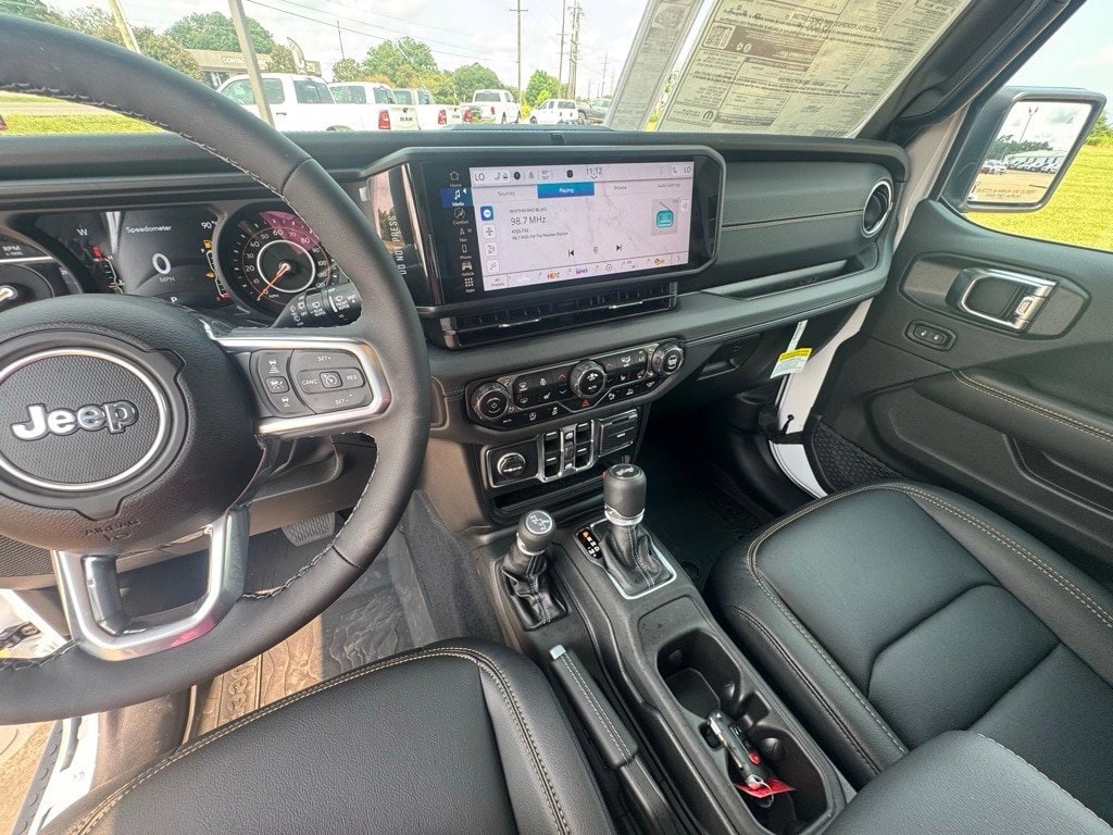 2025 Jeep Wrangler 4-Door Sahara - Photo 13
