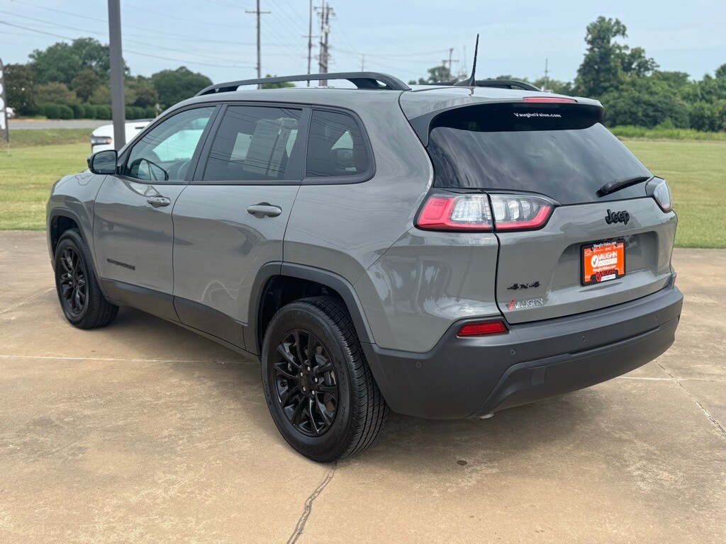 2023 Jeep Cherokee Altitude Lux photo 2