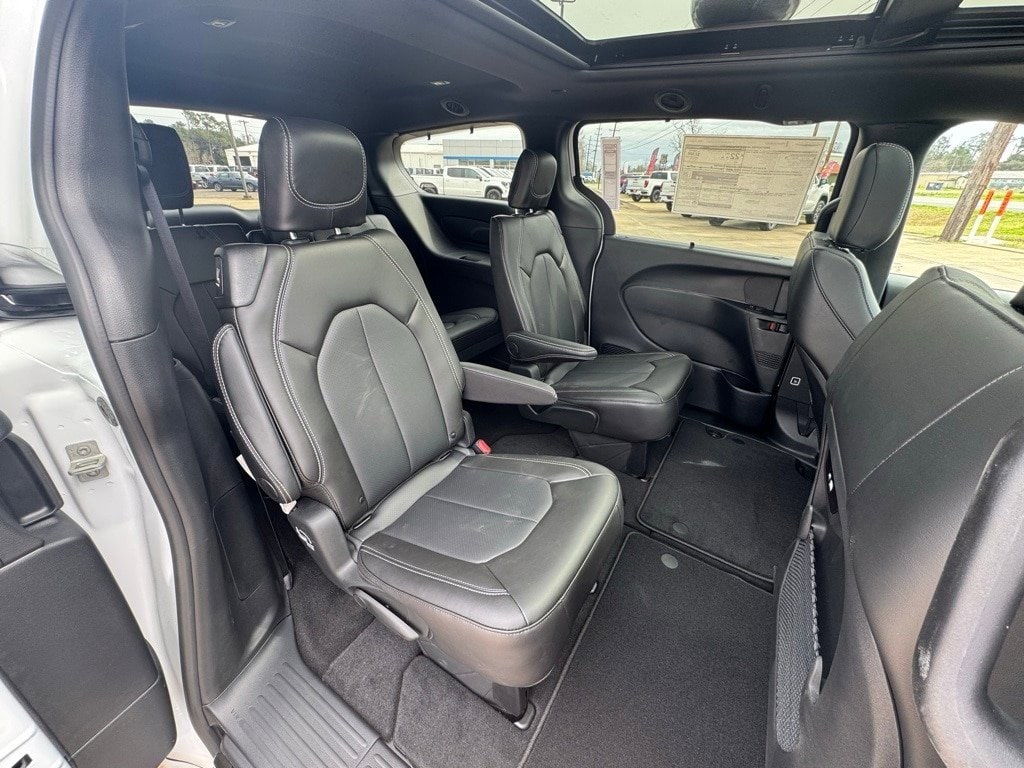 2025 Chrysler Pacifica Select - Photo 20