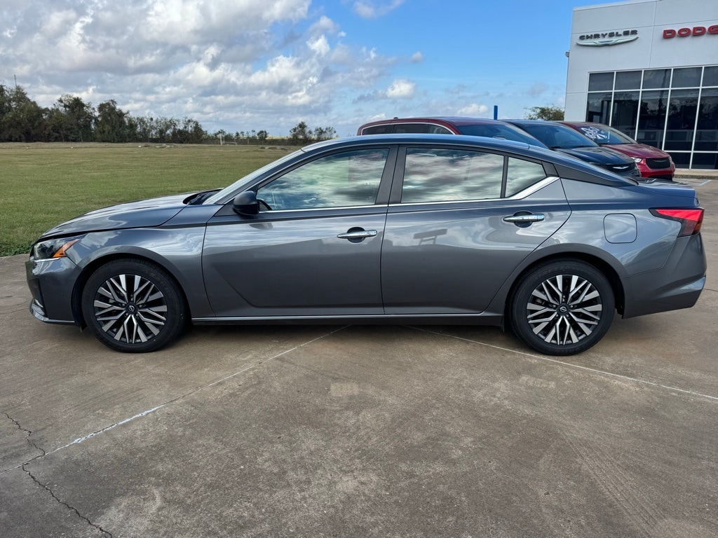 Used 2024 Nissan Altima 2.5 SV Sedan