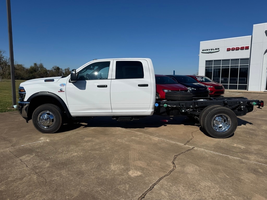 New 2026 Ram 3500 Chassis Cab TRADESMAN CREW 4X2 60' CA Pickup