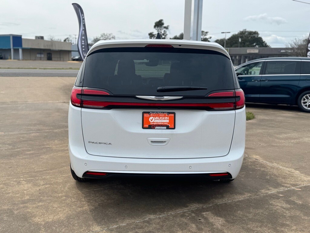 2025 Chrysler Pacifica photo 4