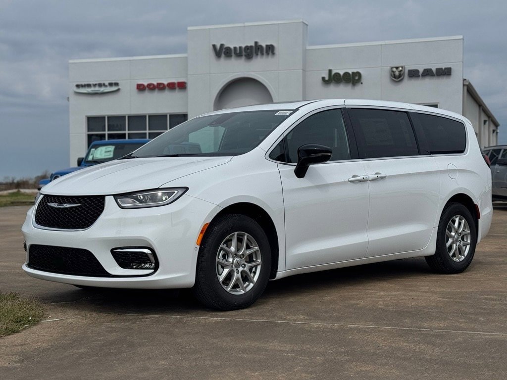 2025 Chrysler Pacifica Select's photo