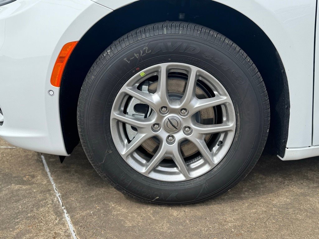 2025 Chrysler Pacifica Select - Photo 9