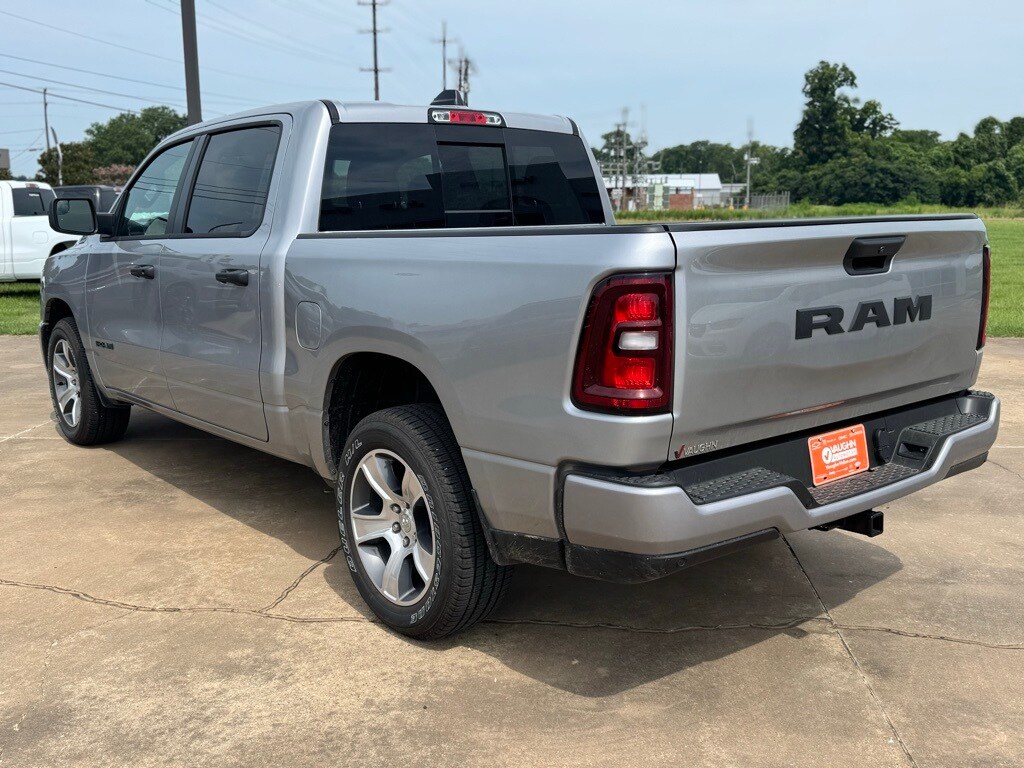 2025 Ram 1500 Tradesman photo 3