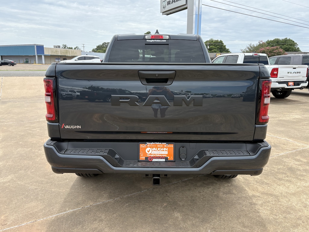 New 2026 Ram 1500 EXPRESS QUAD CAB 4X2 6'4 BOX Pickup