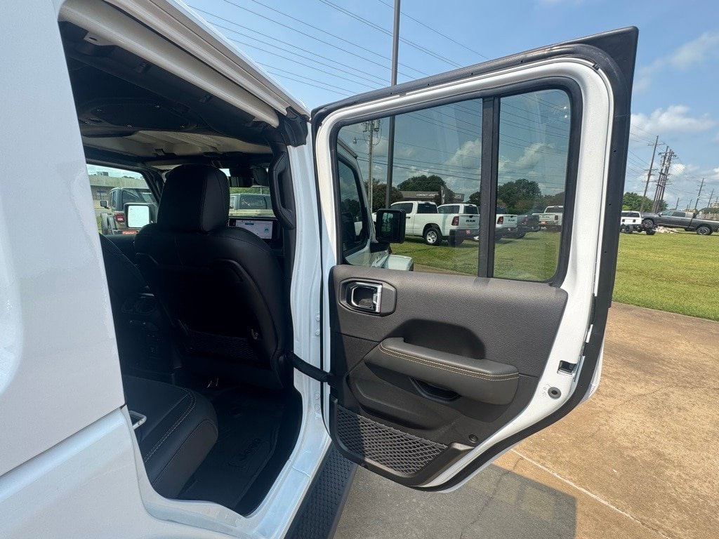 2025 Jeep Wrangler 4-Door Sahara - Photo 19
