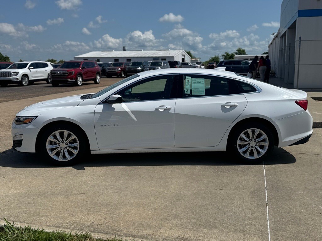 2023 Chevrolet Malibu 1LT photo 2