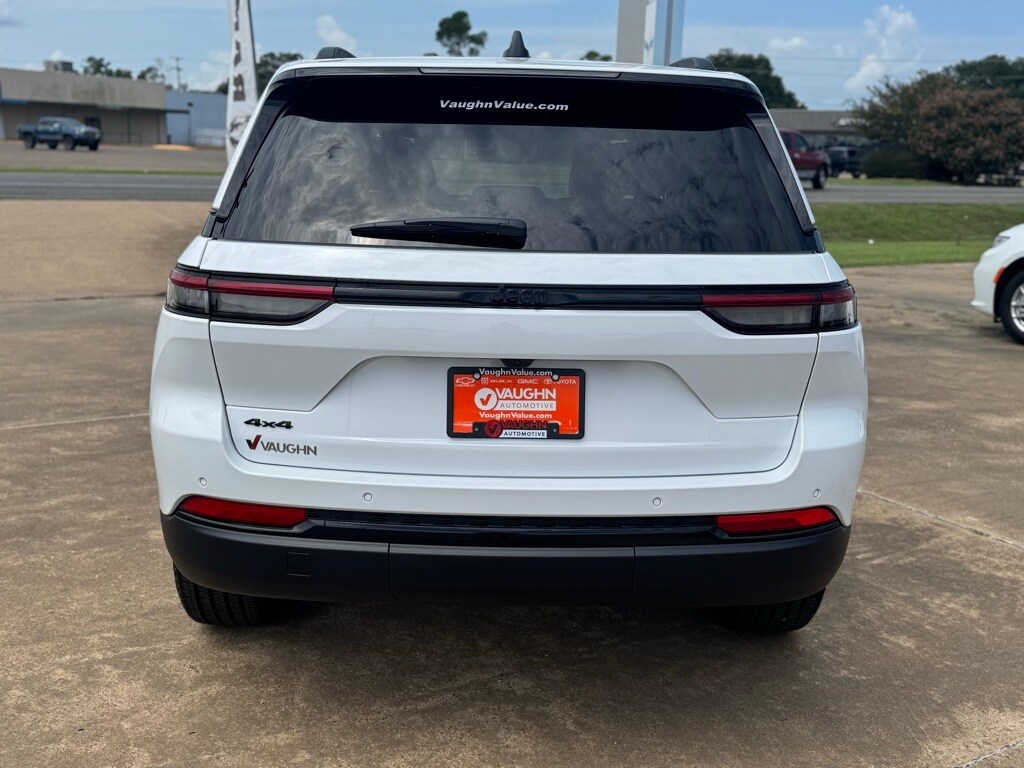 2025 Jeep Grand Cherokee Altitude photo 4