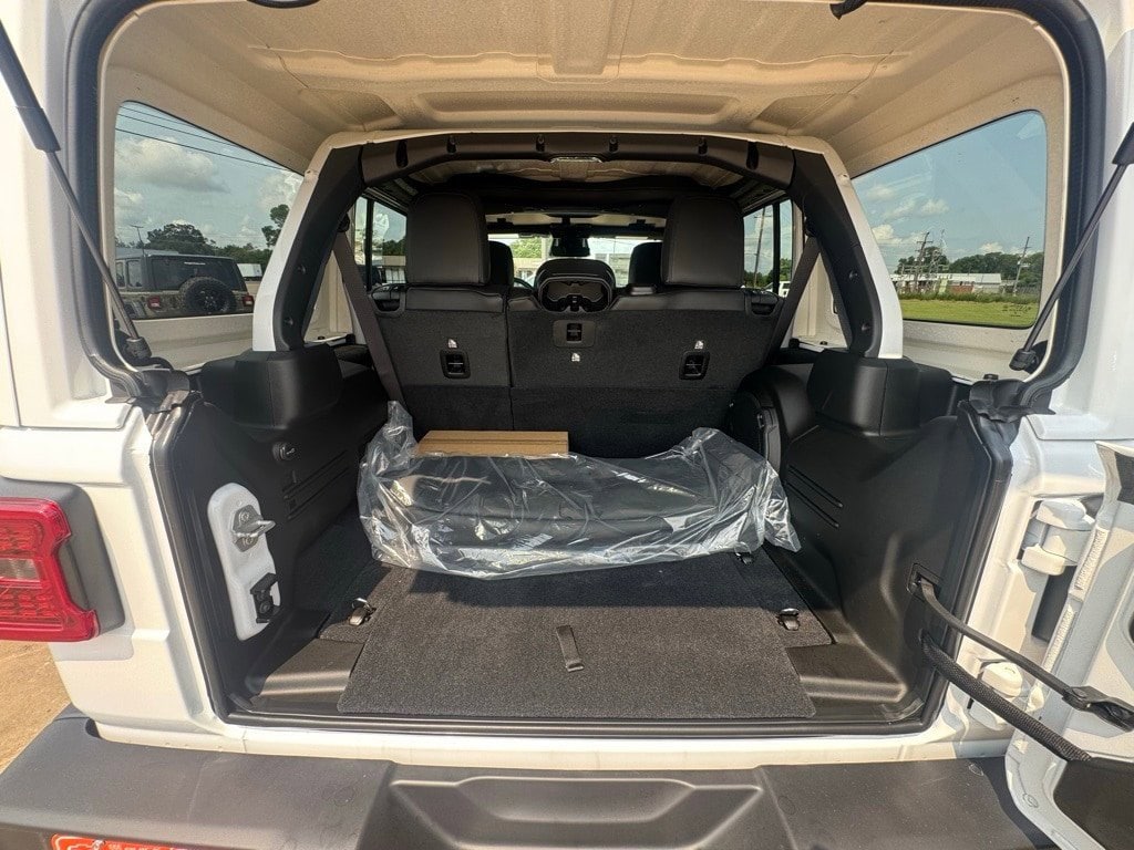 2025 Jeep Wrangler 4-Door Sahara - Photo 18