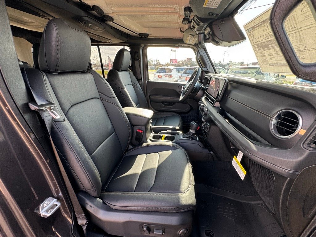 2025 Jeep Wrangler 4-Door Sahara - Photo 20