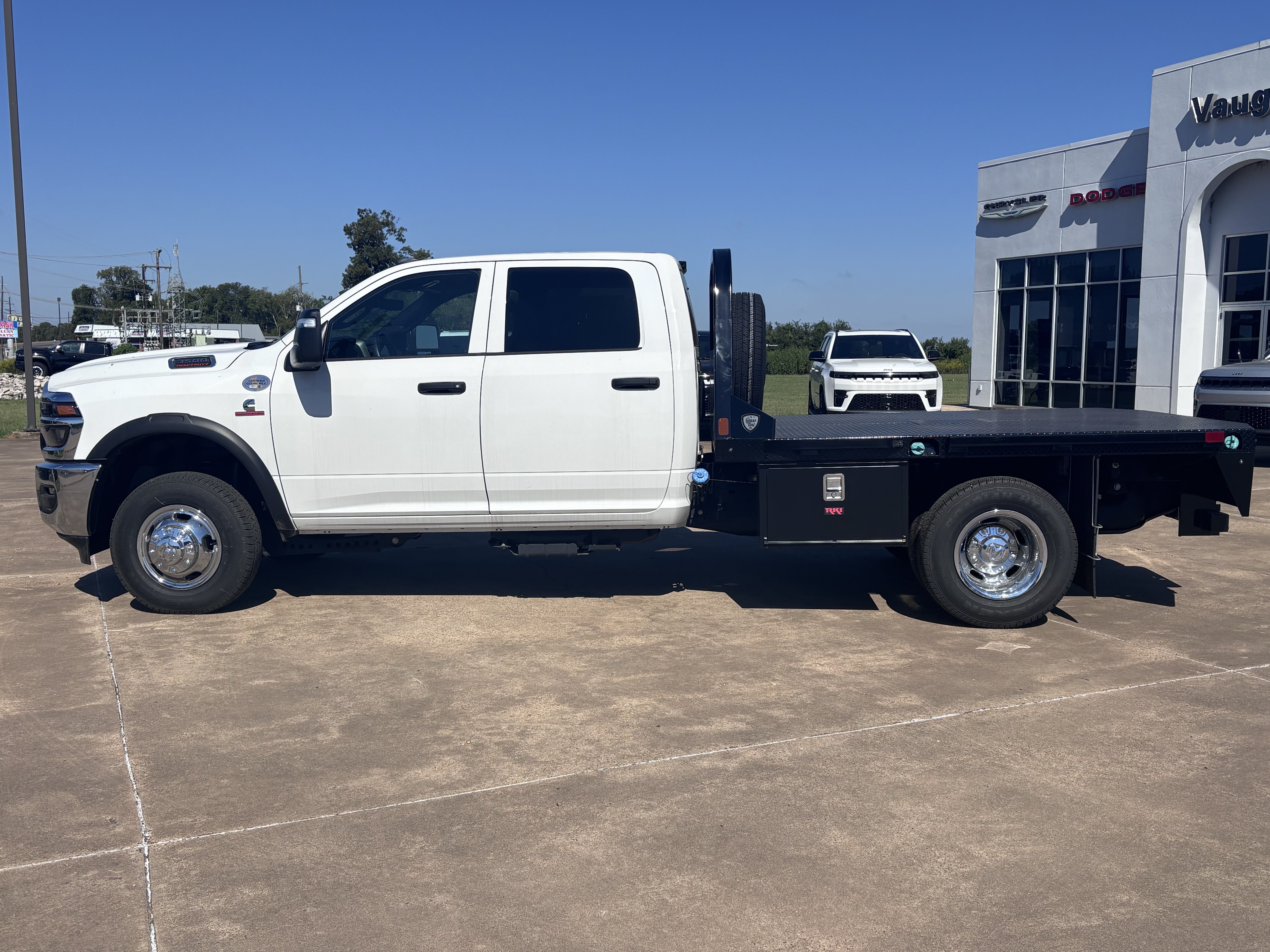 New 2026 Ram 3500 Chassis Cab TRADESMAN CREW 4X2 60' CA Pickup