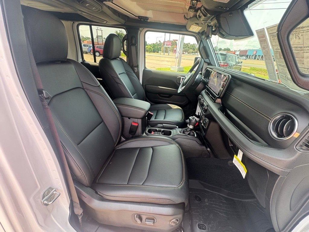 2025 Jeep Wrangler 4-Door Sahara - Photo 21