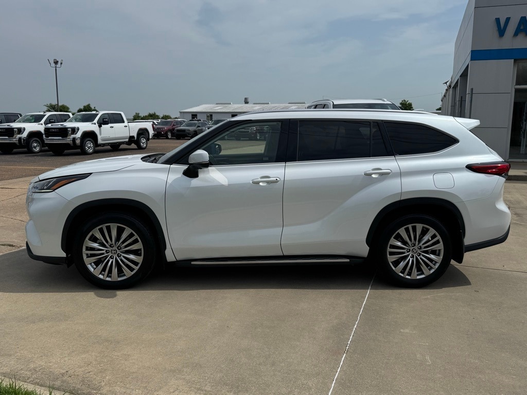 Used 2023 Toyota Highlander Platinum with VIN 5TDKDRAH3PS035404 for sale in Bunkie, LA