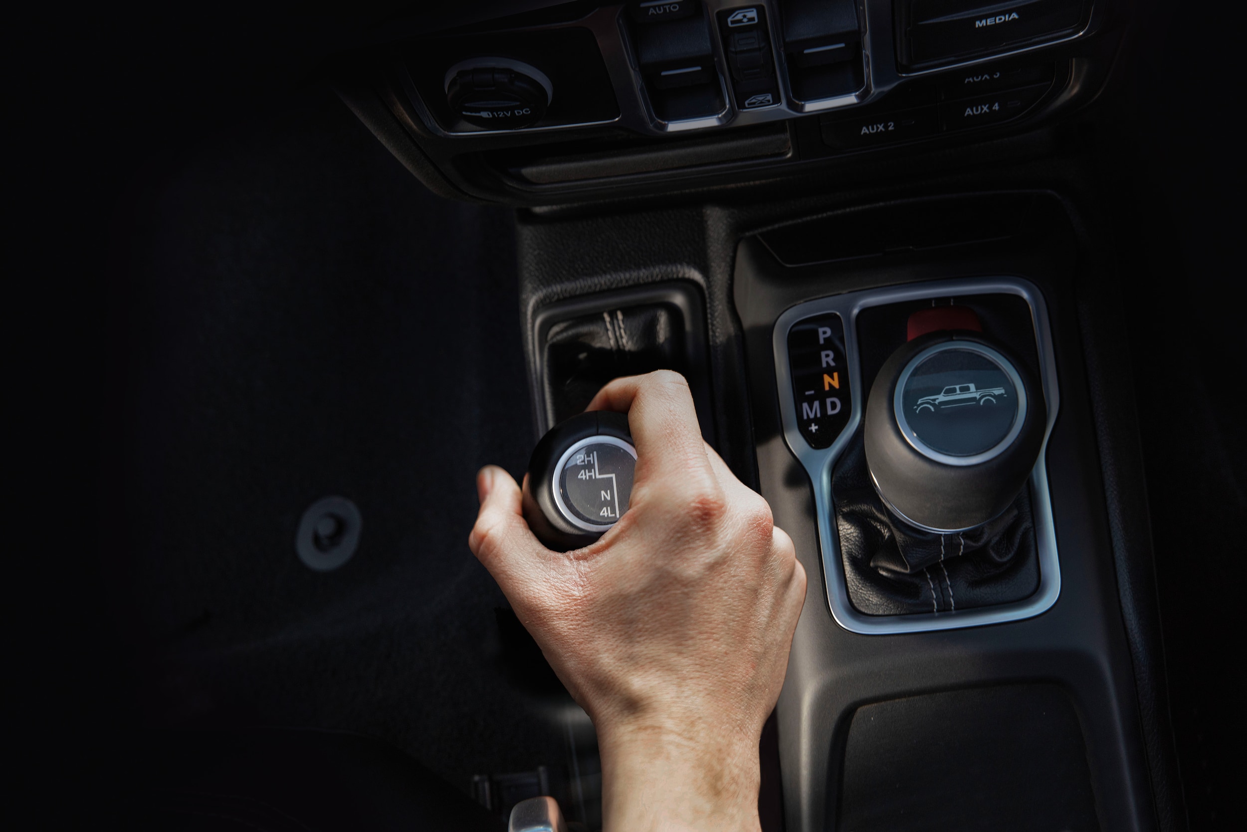 Jeep Gladiator gear shift view.