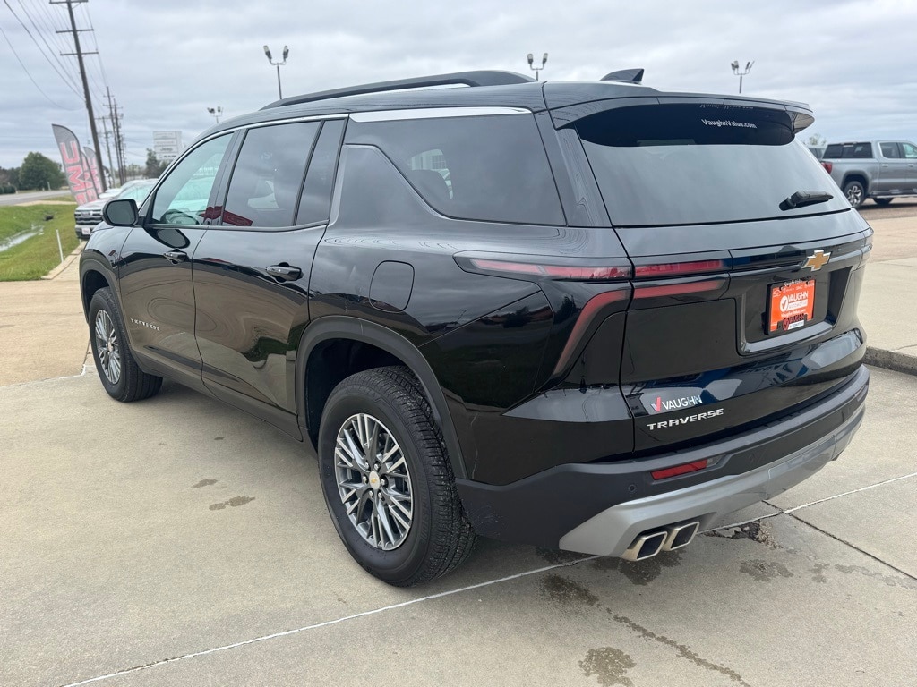 Used 2025 Chevrolet Traverse LT SUV