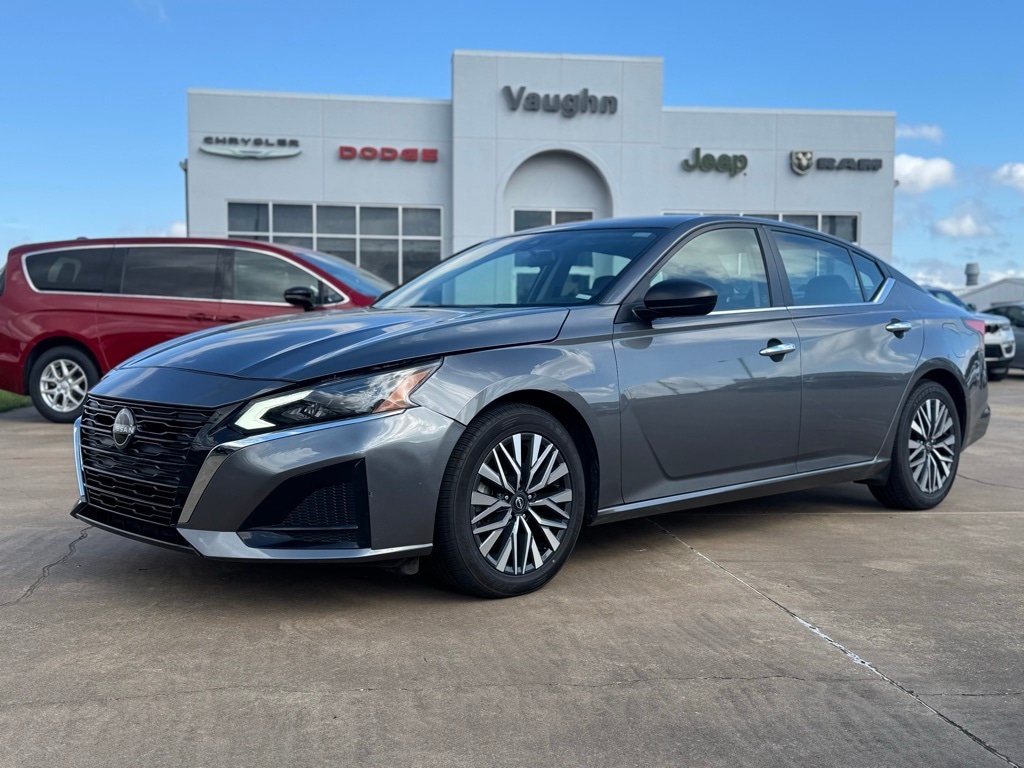 Used 2024 Nissan Altima 2.5 SV Sedan