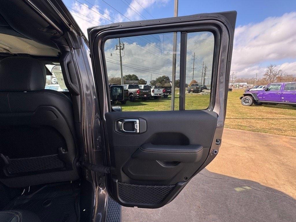 2025 Jeep Wrangler 4-Door Sahara - Photo 18