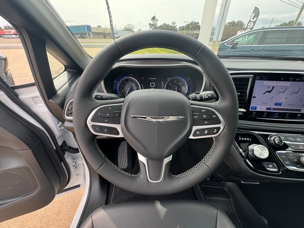 2025 Chrysler Pacifica Select - Photo 13