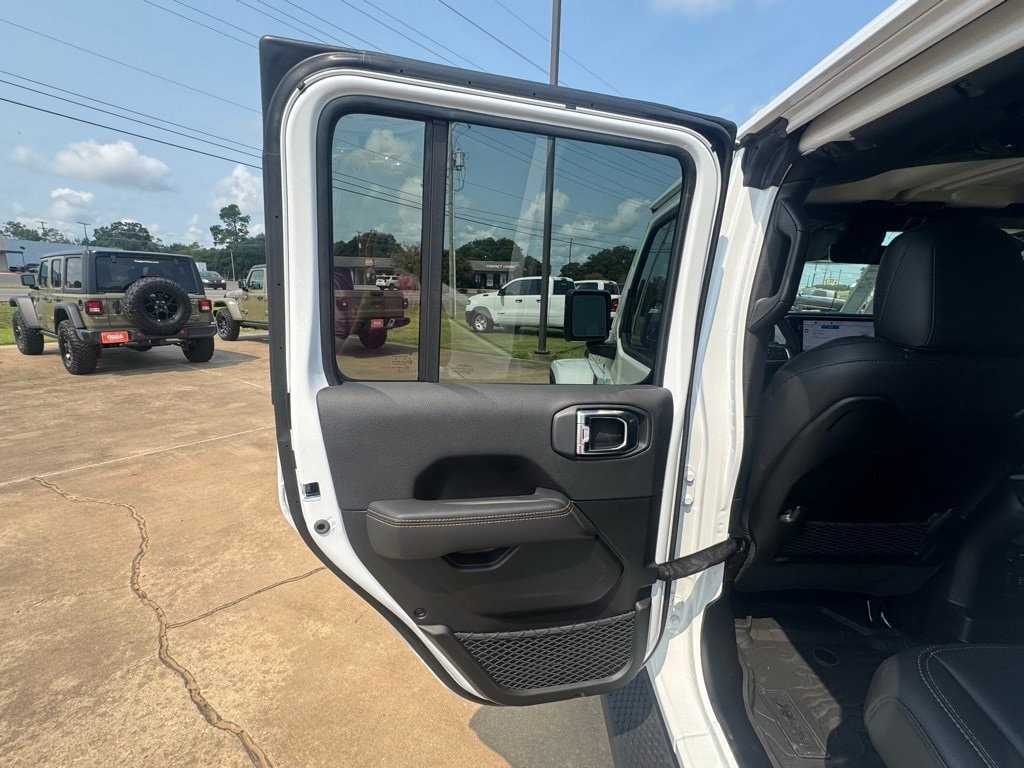 2025 Jeep Wrangler 4-Door Sahara - Photo 16