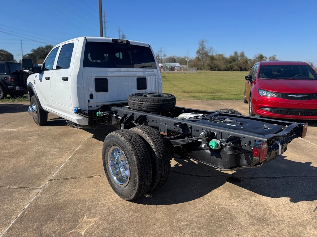 New 2026 Ram 3500 Chassis Cab TRADESMAN CREW 4X2 60' CA Pickup