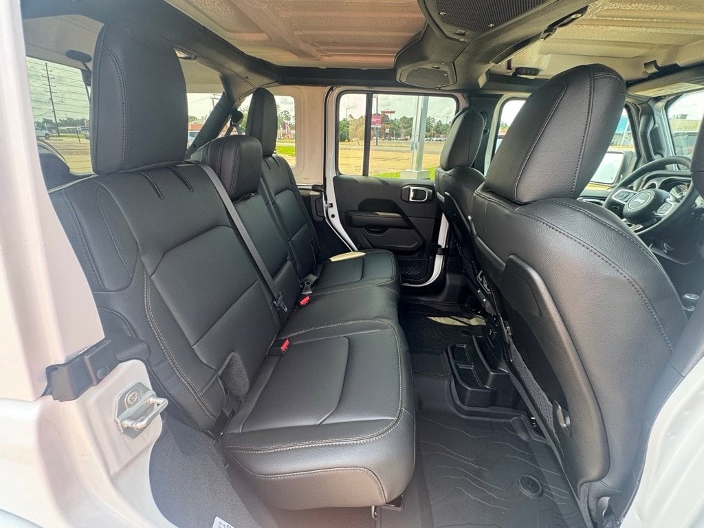 2025 Jeep Wrangler 4-Door Sahara - Photo 20
