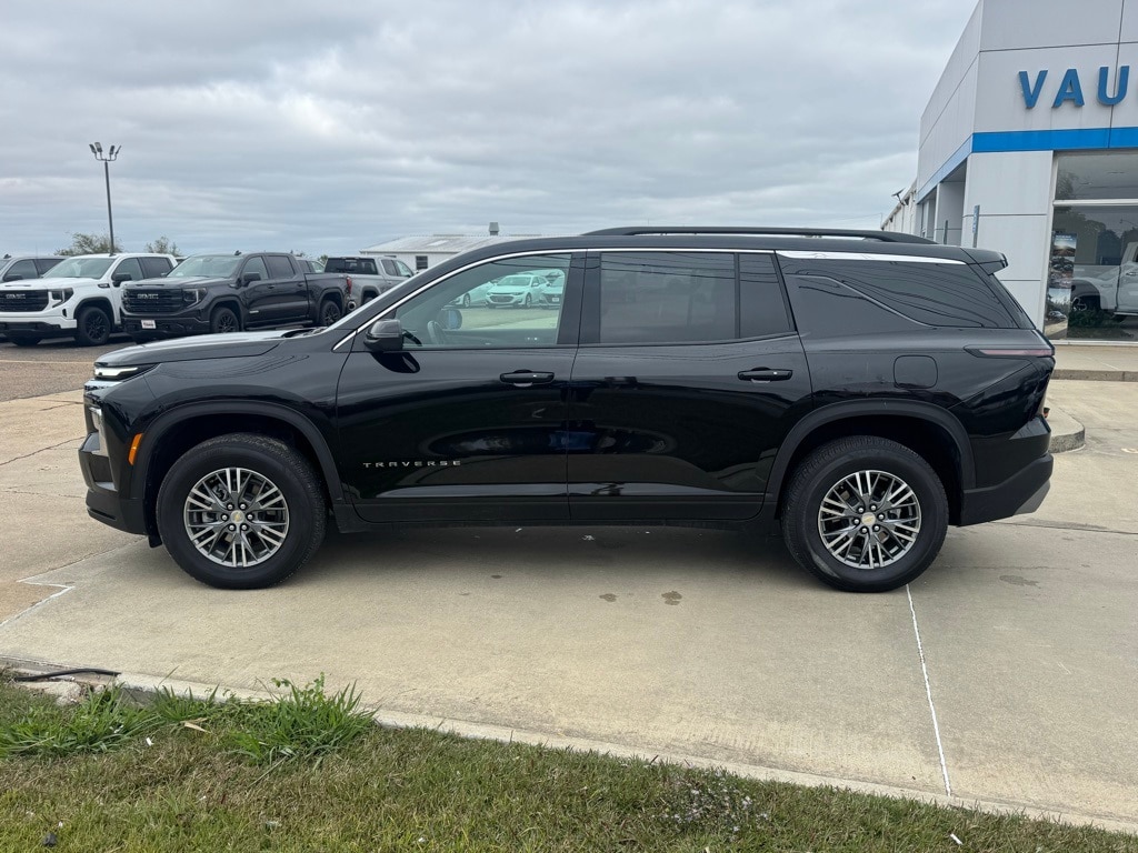 Used 2025 Chevrolet Traverse LT SUV