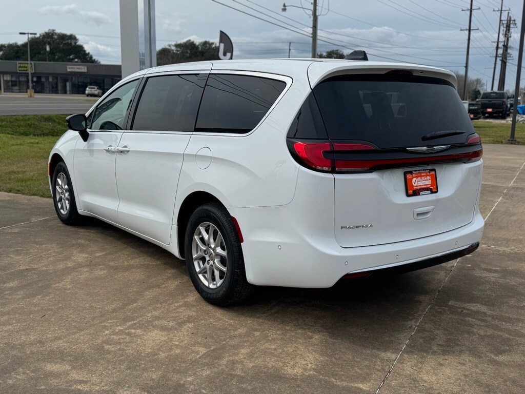 2025 Chrysler Pacifica photo 3