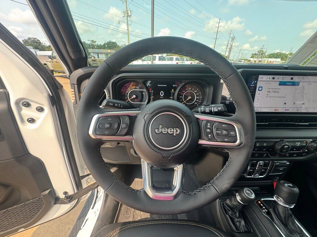 2025 Jeep Wrangler 4-Door Sahara - Photo 12