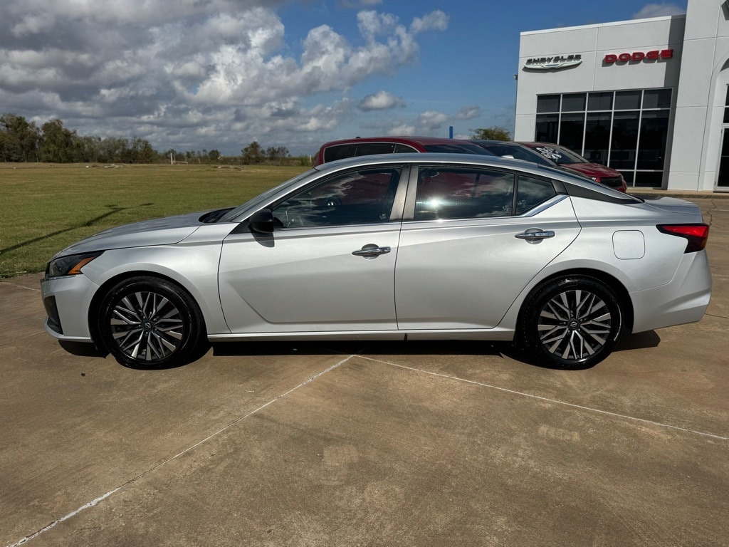 Used 2024 Nissan Altima 2.5 SV Sedan