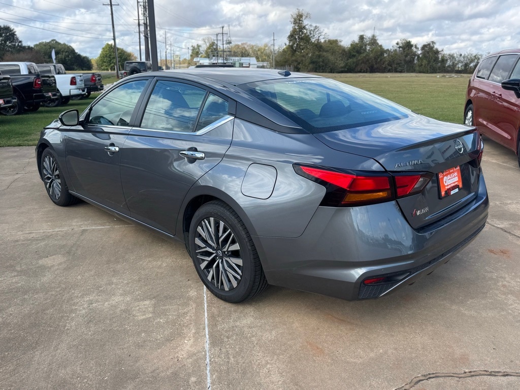 Used 2024 Nissan Altima 2.5 SV Sedan