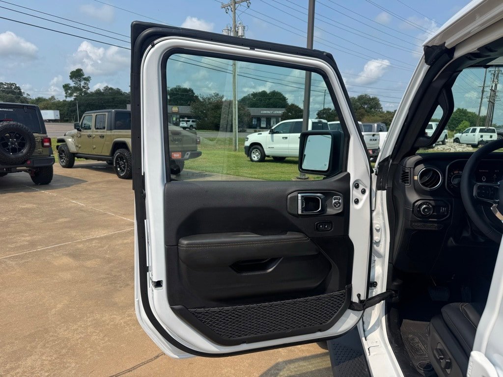 2025 Jeep Wrangler 4-Door Sahara - Photo 9