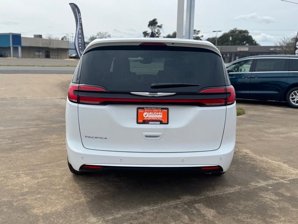 New 2025 Chrysler Pacifica SELECT Passenger Van