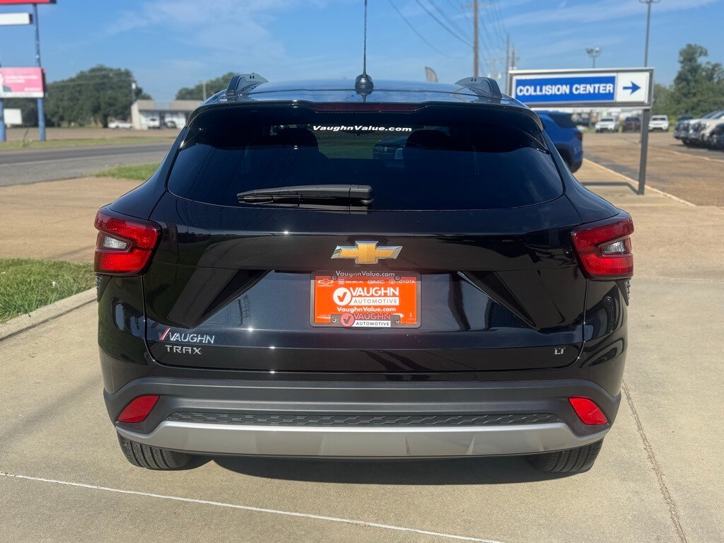 2025 Chevrolet Trax LT photo 3