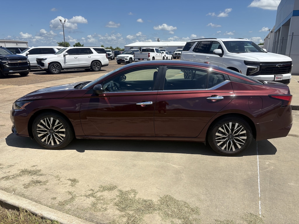 Used 2025 Nissan Altima SV Sedan