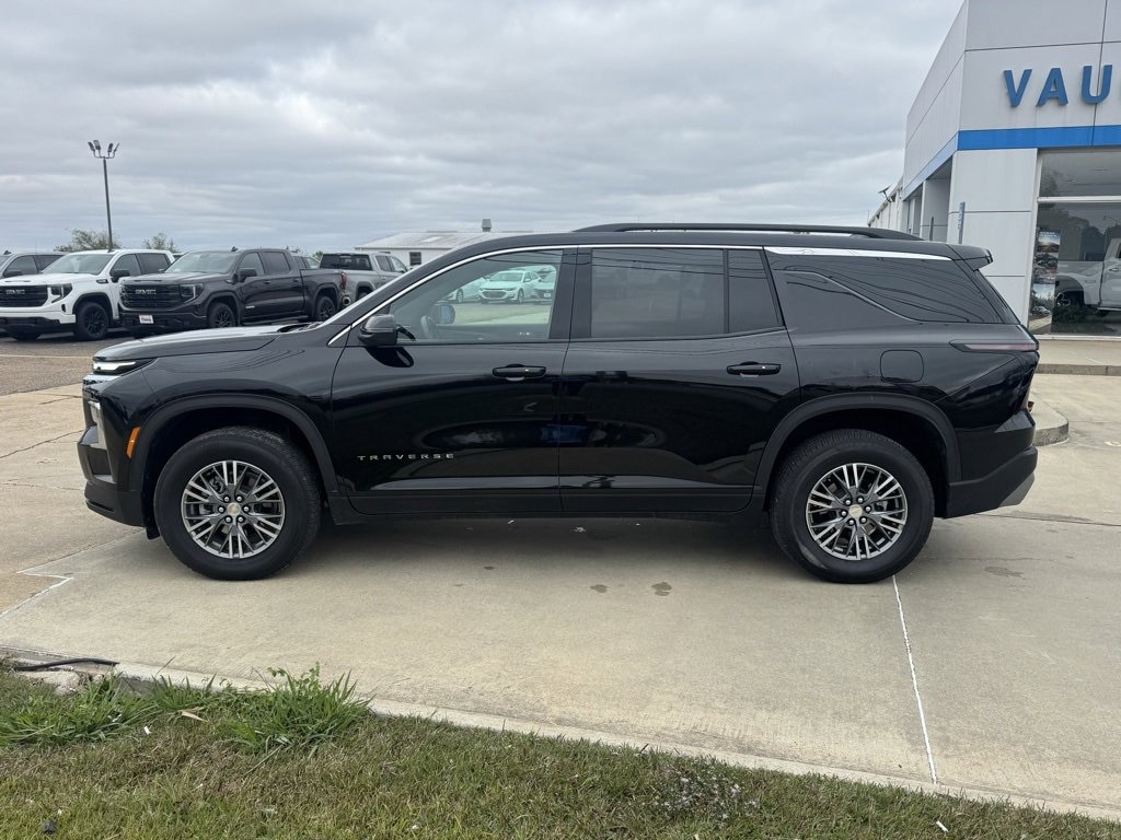 Used 2025 Chevrolet Traverse LT SUV