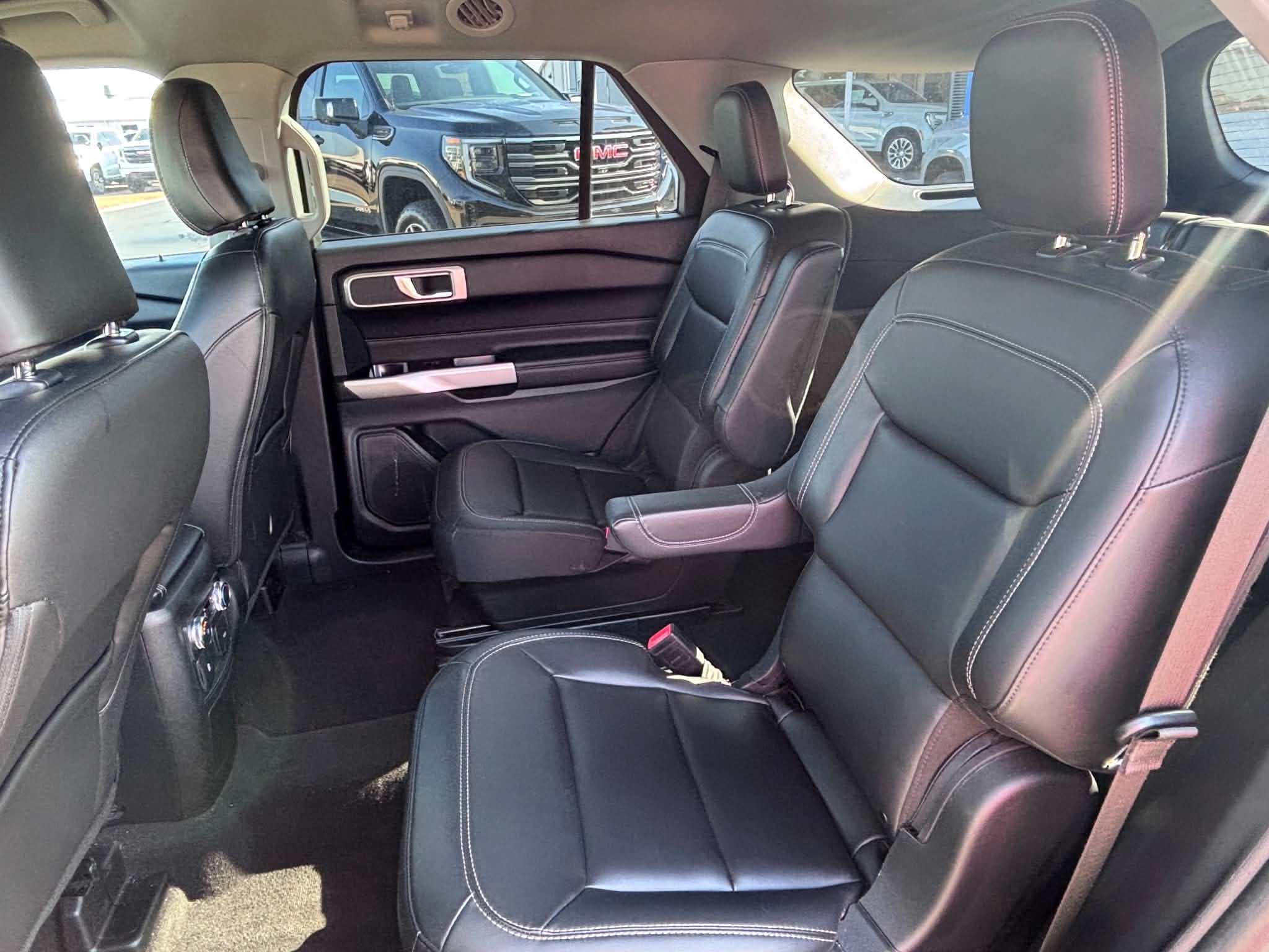 2022 Ford Explorer XLT - Photo 16