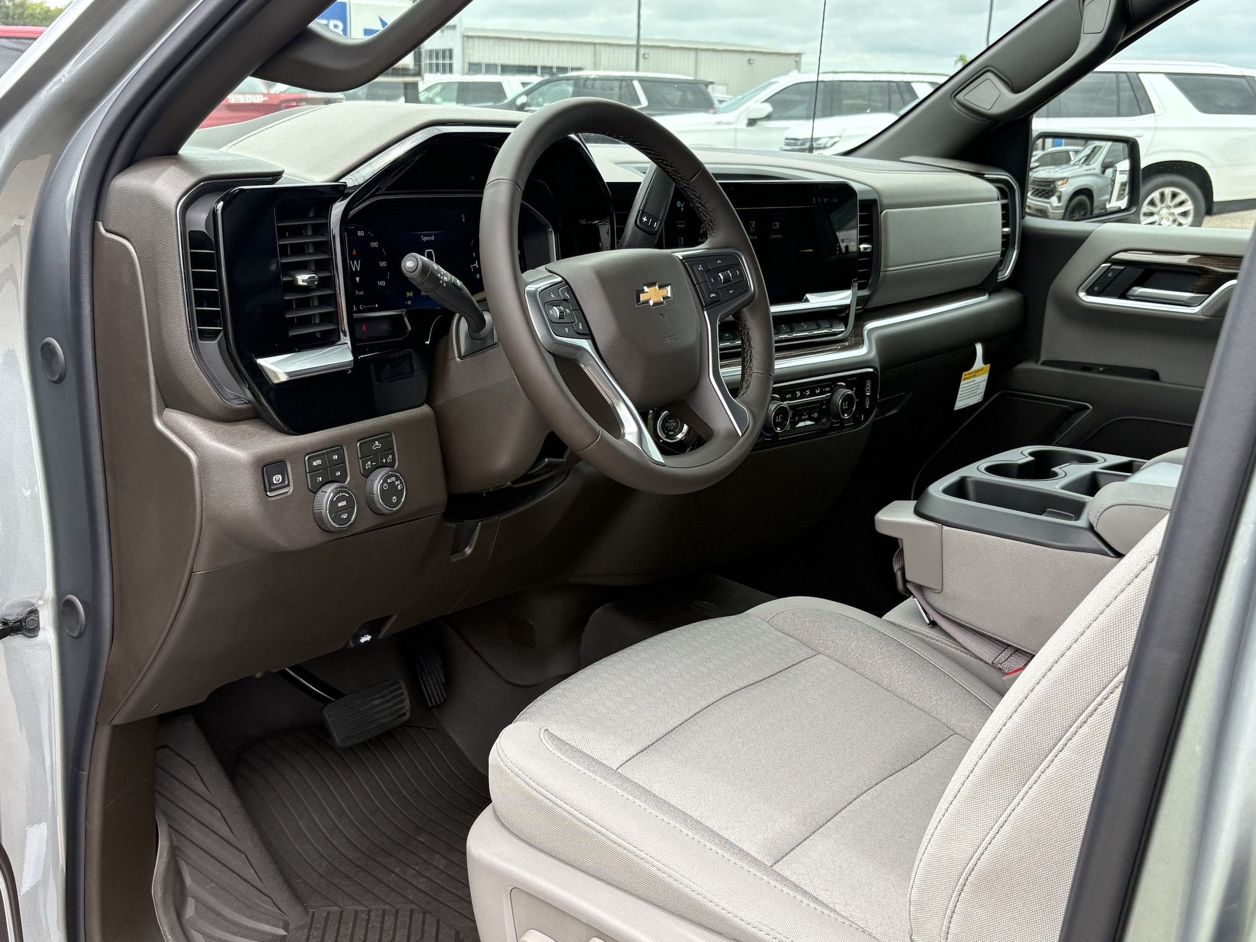 2026 Chevrolet Silverado 1500 LT - Photo 10