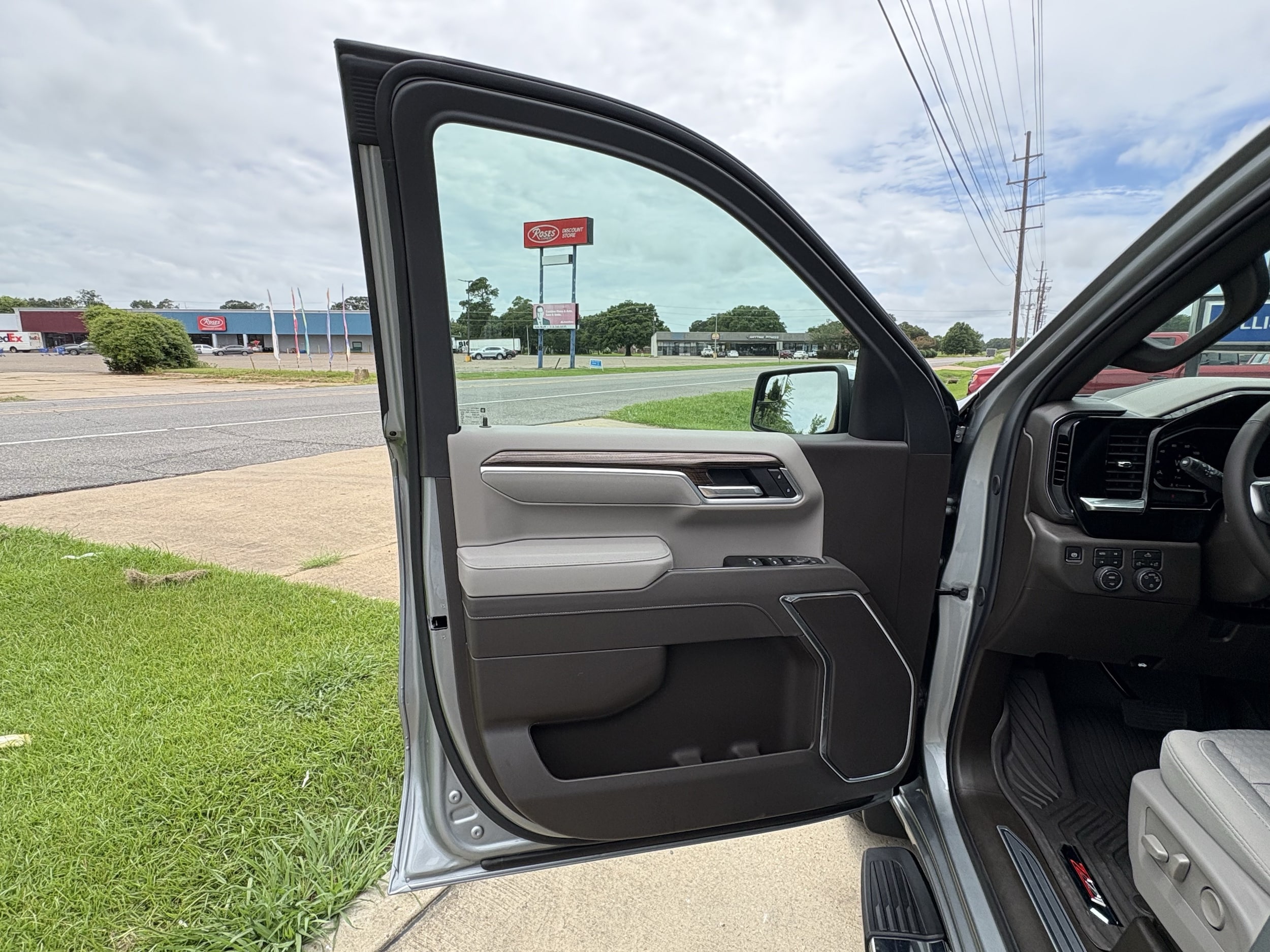 2026 Chevrolet Silverado 1500 LT - Photo 9