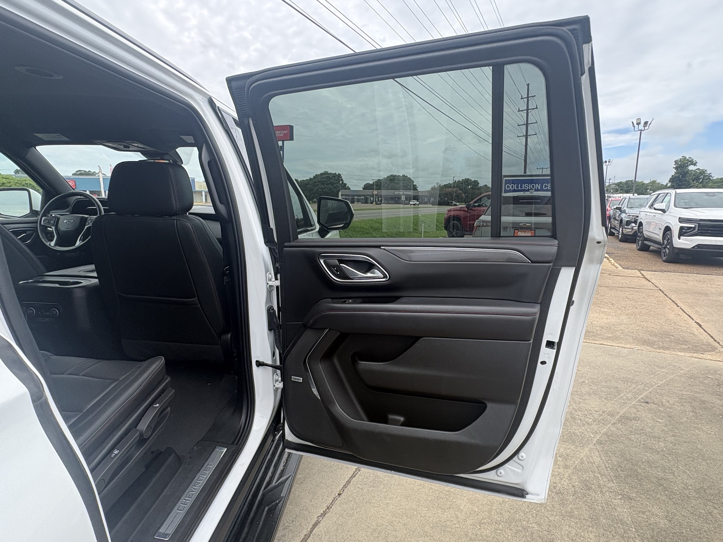 2024 Chevrolet Suburban RST - Photo 19