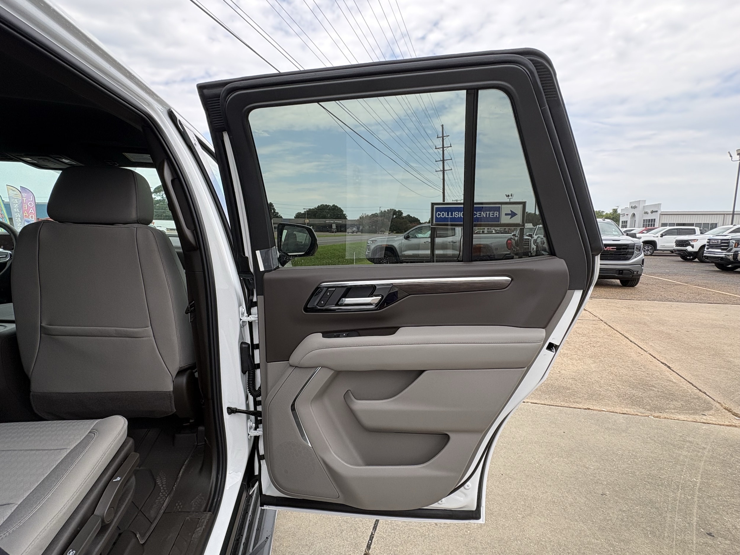 2026 Chevrolet Tahoe LS - Photo 17