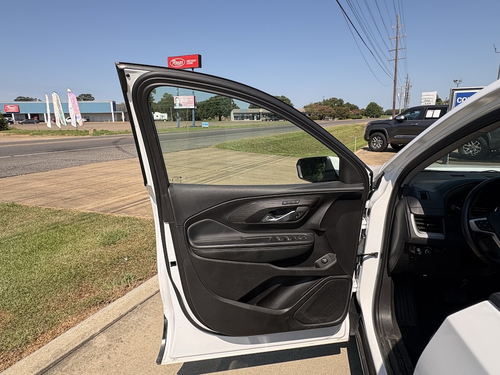 Used 2024 GMC Terrain SLT SUV