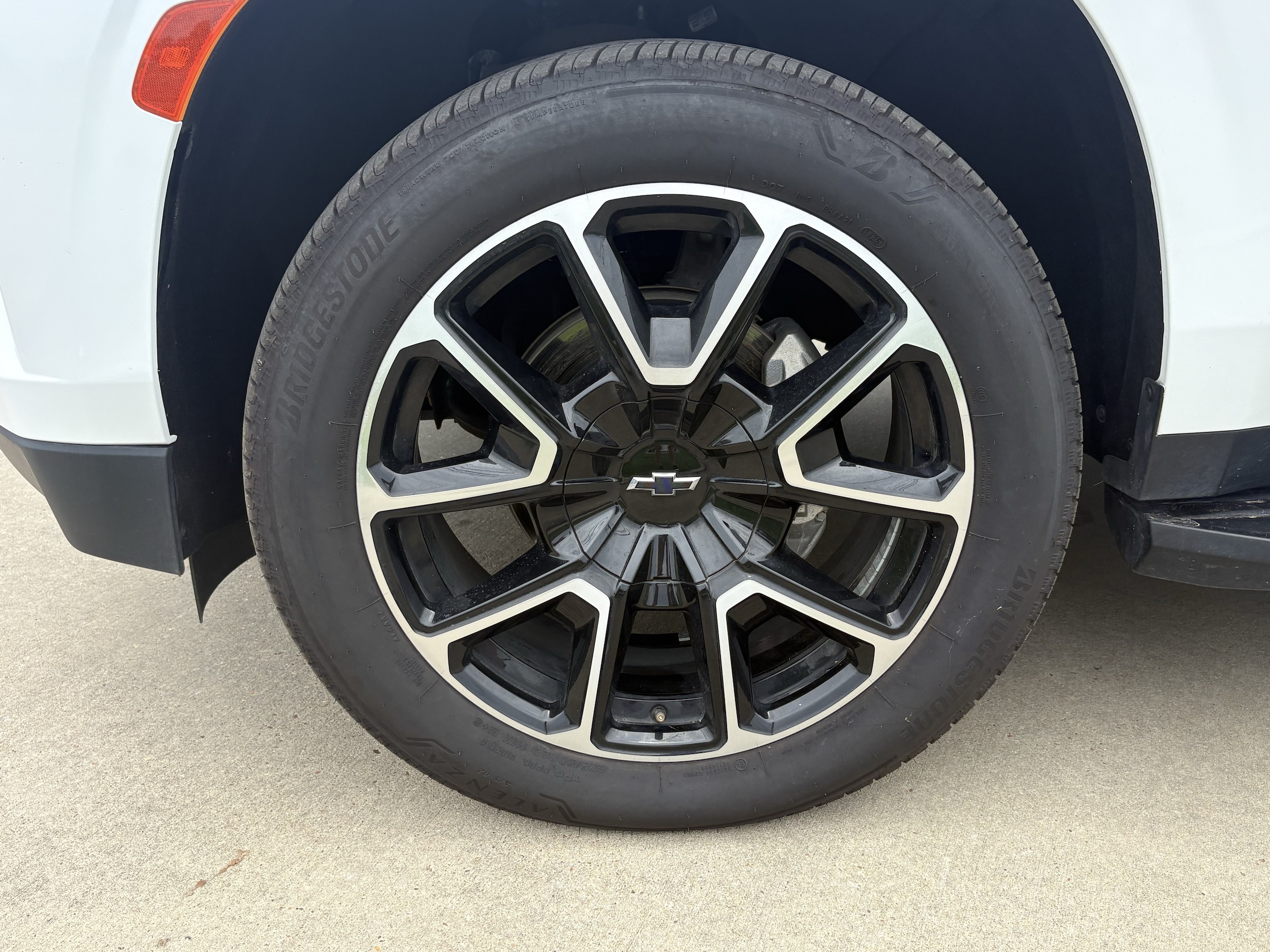2024 Chevrolet Suburban RST - Photo 8