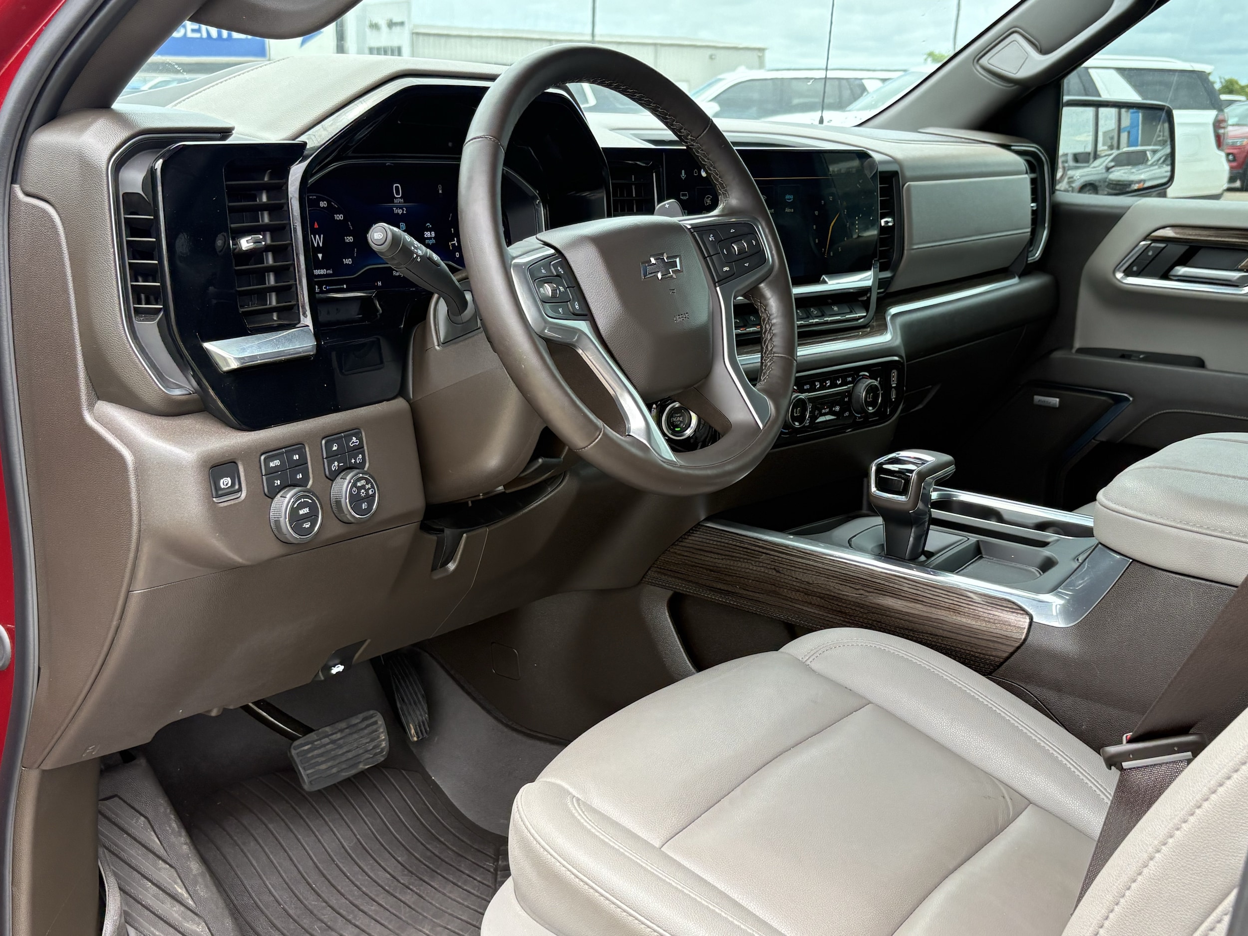 2025 Chevrolet Silverado 1500 LT Trail Boss - Photo 10